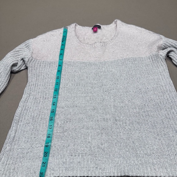 Vince Camuto Gray and Cream Crew Neck Sweater - Picture 5 of 6